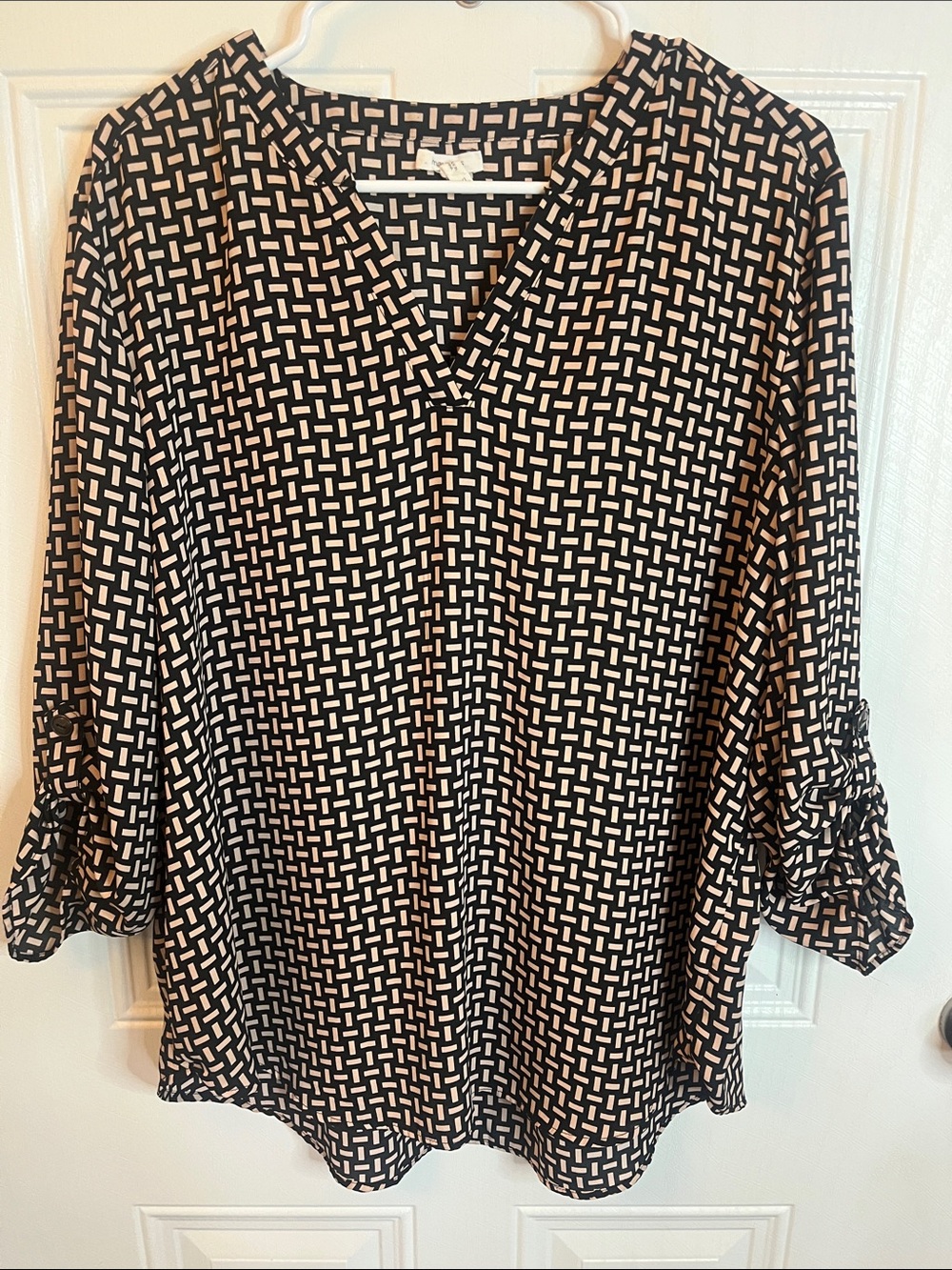 Geometric Print V-Neck Blouse - Black & Cream